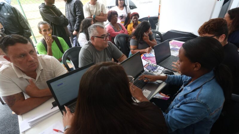 Prefeitura Móvel faz cerca de dois mil atendimentos no Largo da Batalha