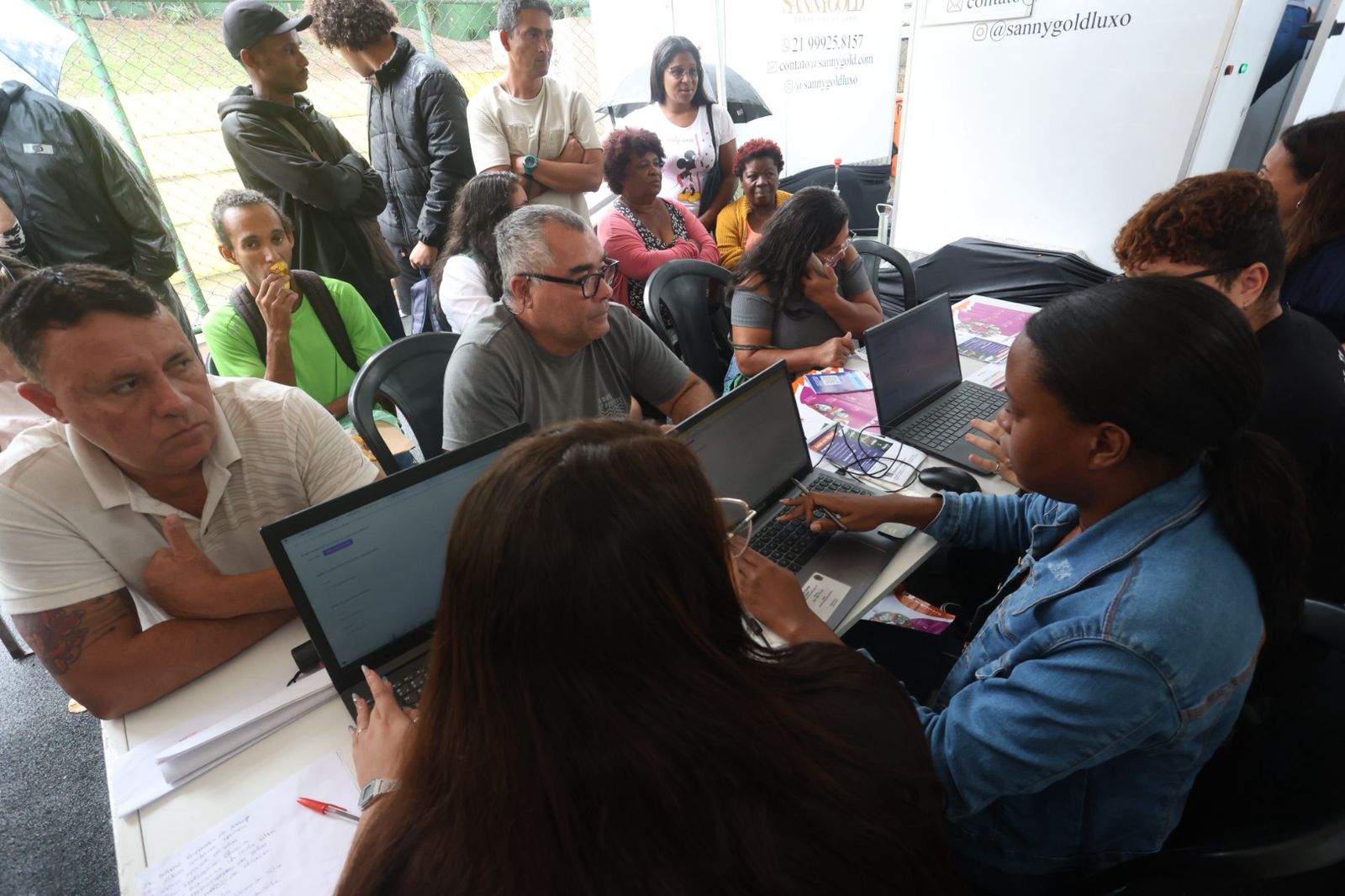 Prefeitura Móvel faz cerca de dois mil atendimentos no Largo da Batalha