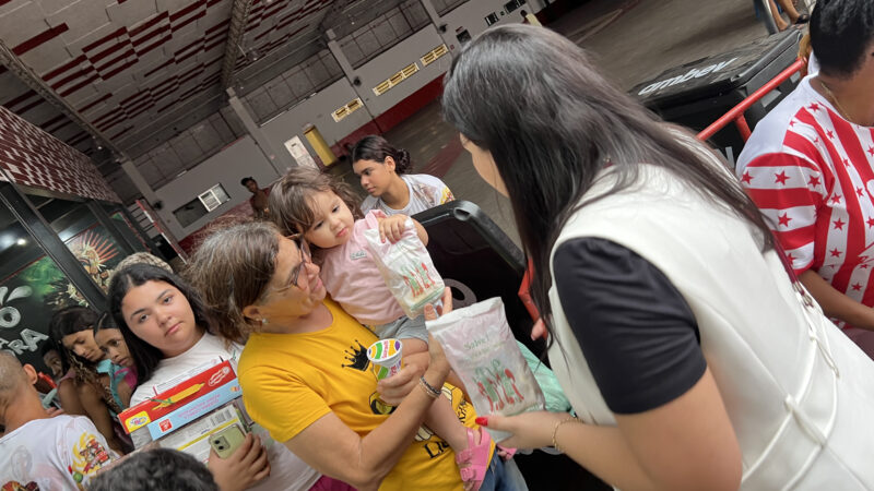 Porto da Pedra promove tradicional distribuição de doces de Cosme e Damião para a comunidade