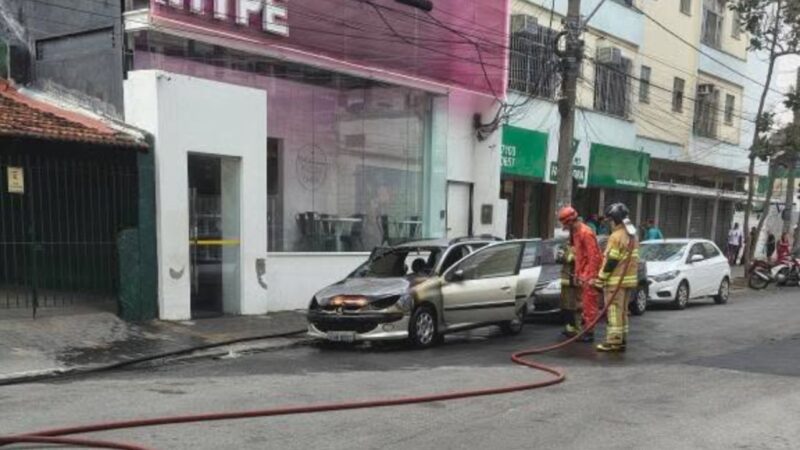 Carro pega fogo e interdita Avenida Sete de Setembro, em Icaraí