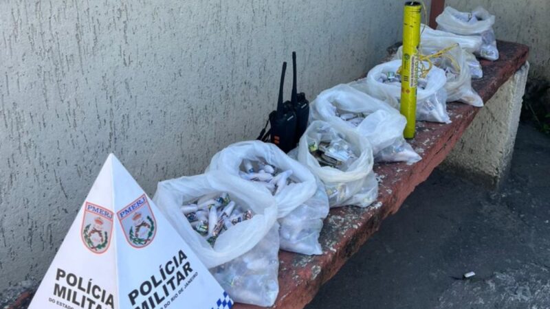 7º BPM apreende drogas e explosivo em operação no Complexo da Alma, em São Gonçalo