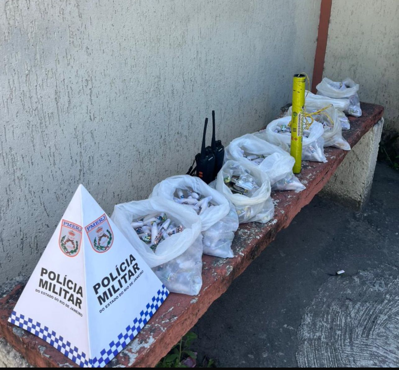7º BPM apreende drogas e explosivo em operação no Complexo da Alma, em São Gonçalo