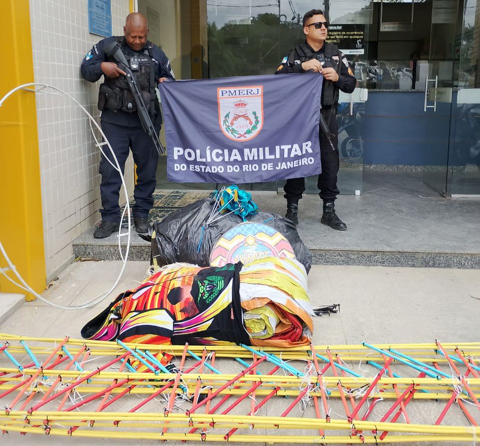 Balão gigante é apreendido na manhã desta quinta-feira em Silva Jardim, RJ