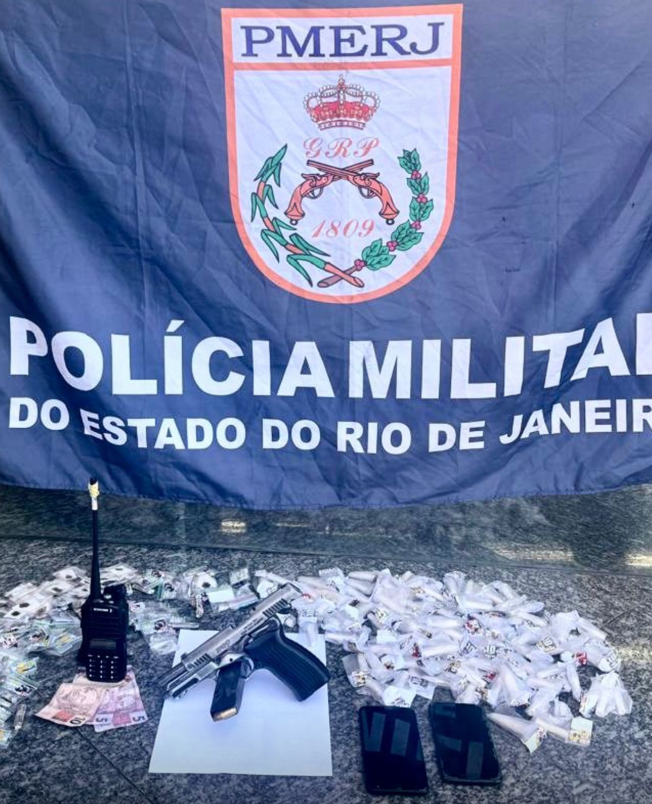 12ºBPM apreende armas e drogas em operação no Fonseca