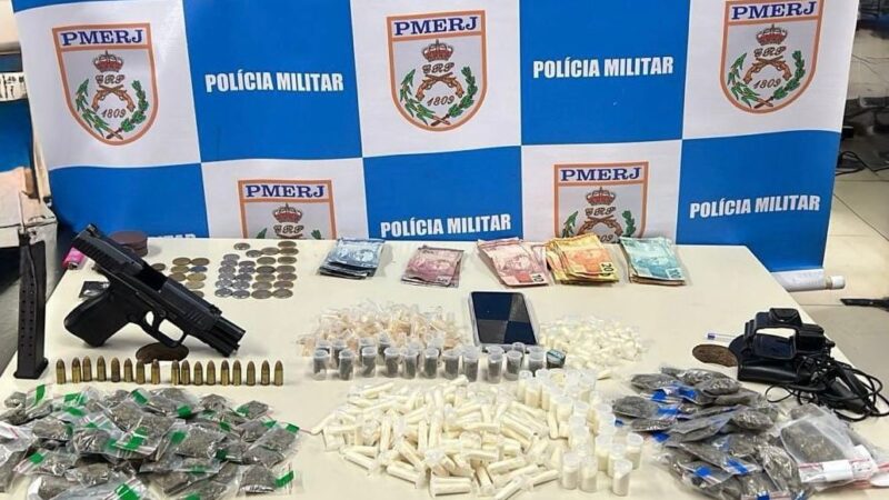 12º BPM desarticula ponto de tráfico em Ponta Negra: drogas e arma apreendidas após denúncia anônima