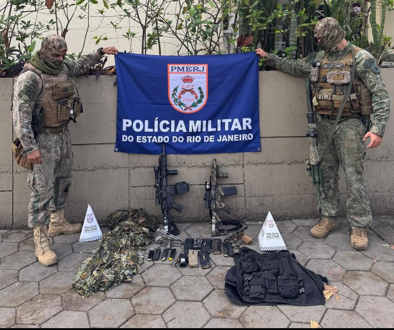 BOPE e CORE apreendem fuzis e pistolas em operação no Complexo do Lins