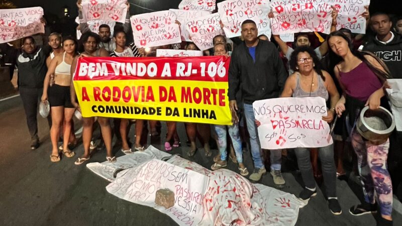 Pelo 5º dia seguido, moradores da Comunidade da Linha protestam por passarela na RJ-106