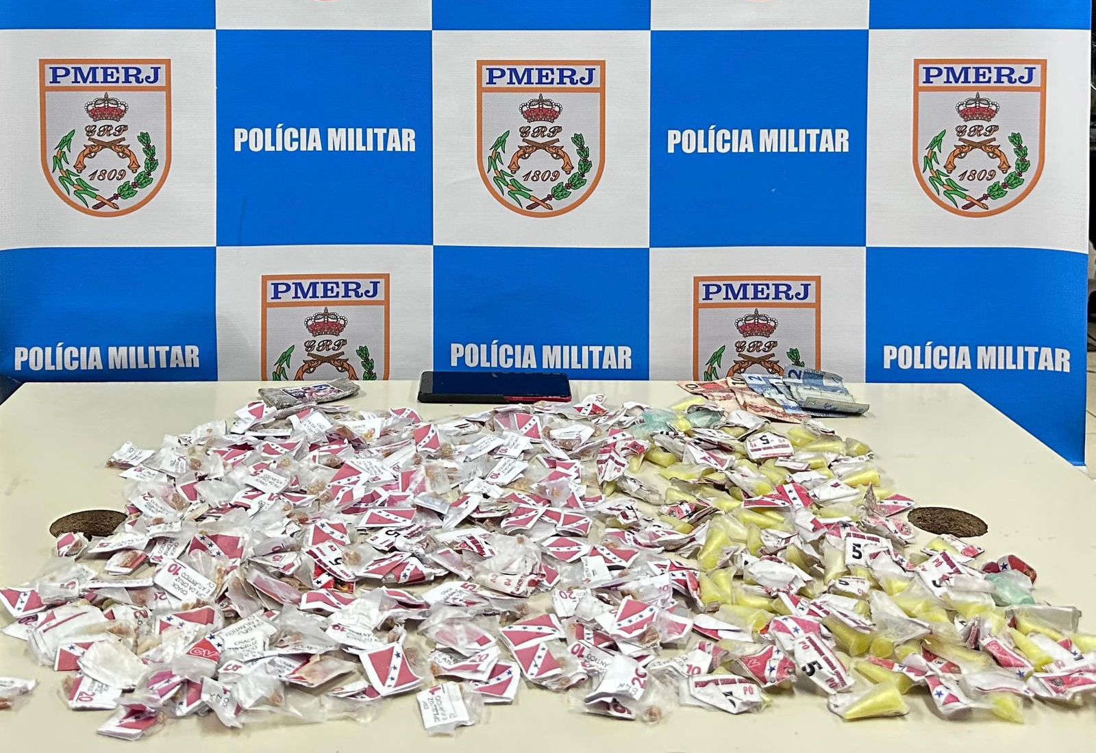 Polícia Militar apreende drogas no Parque Vera Cruz, em Maricá