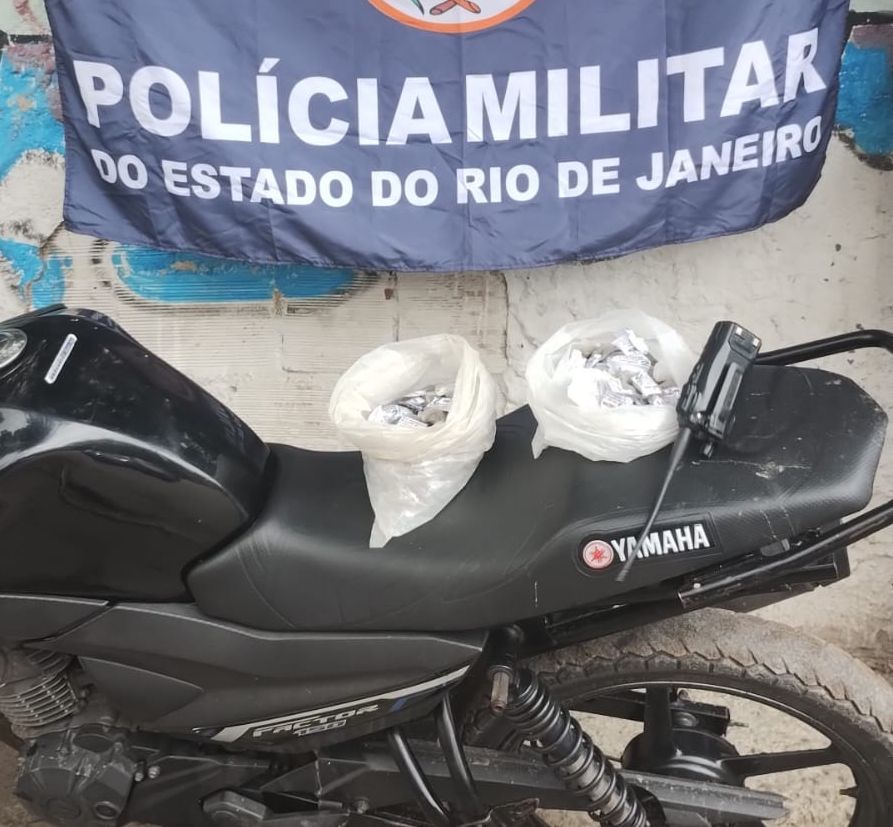 Ação 7º BPM no Mundel, em São Gonçalo, resulta em prisão e apreensão de drogas