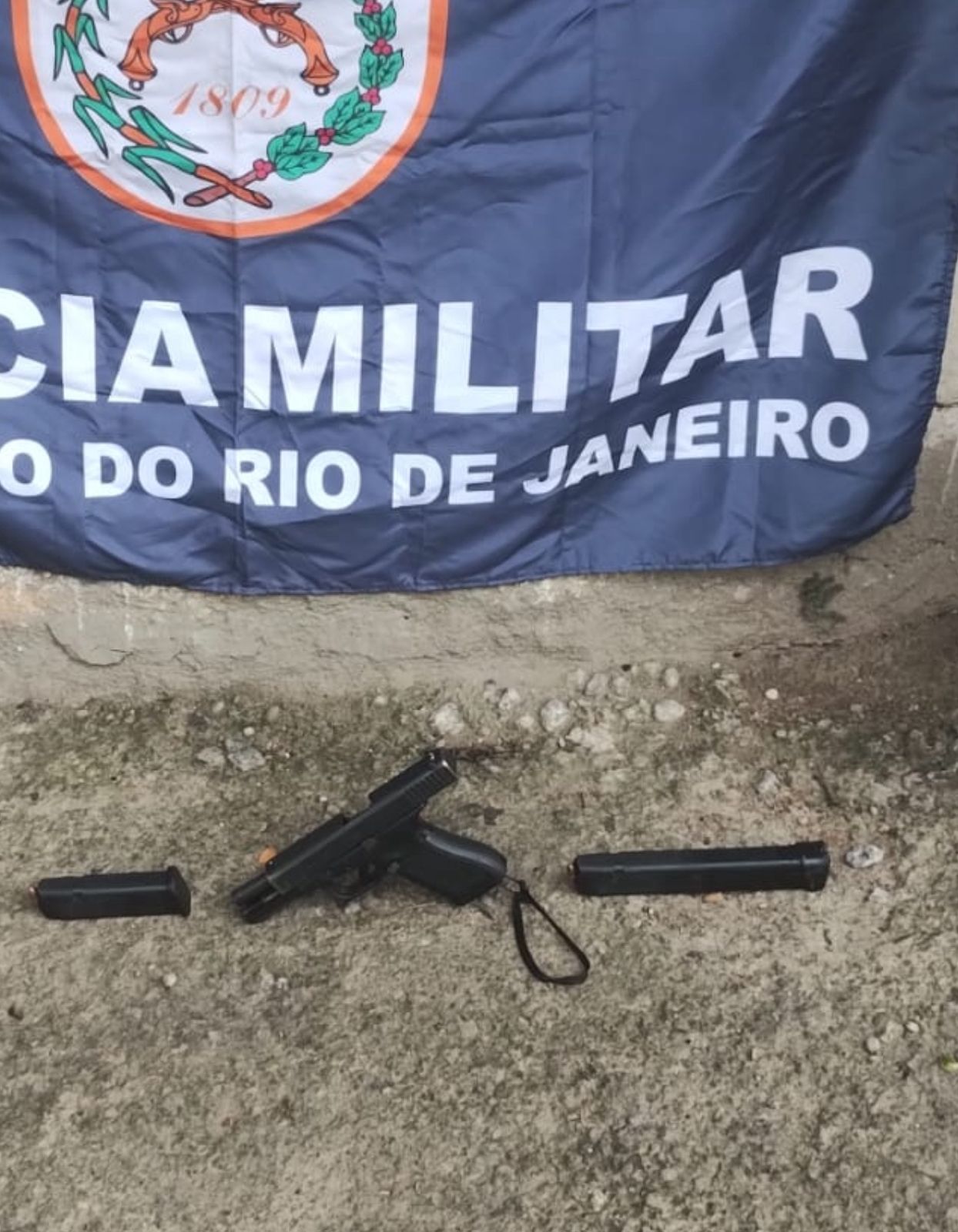 Polícia Militar prende suspeito com pistola Glock, em São Gonçalo