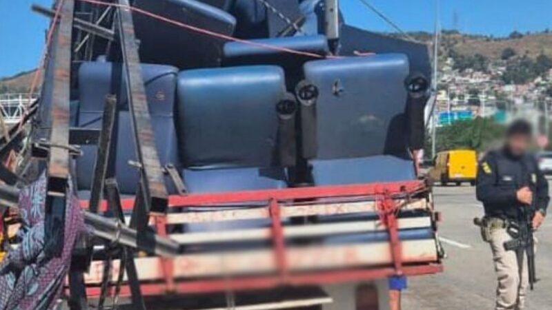 PRF apreende veículo com carga irregular e motorista é preso na Ponte Rio-Niterói