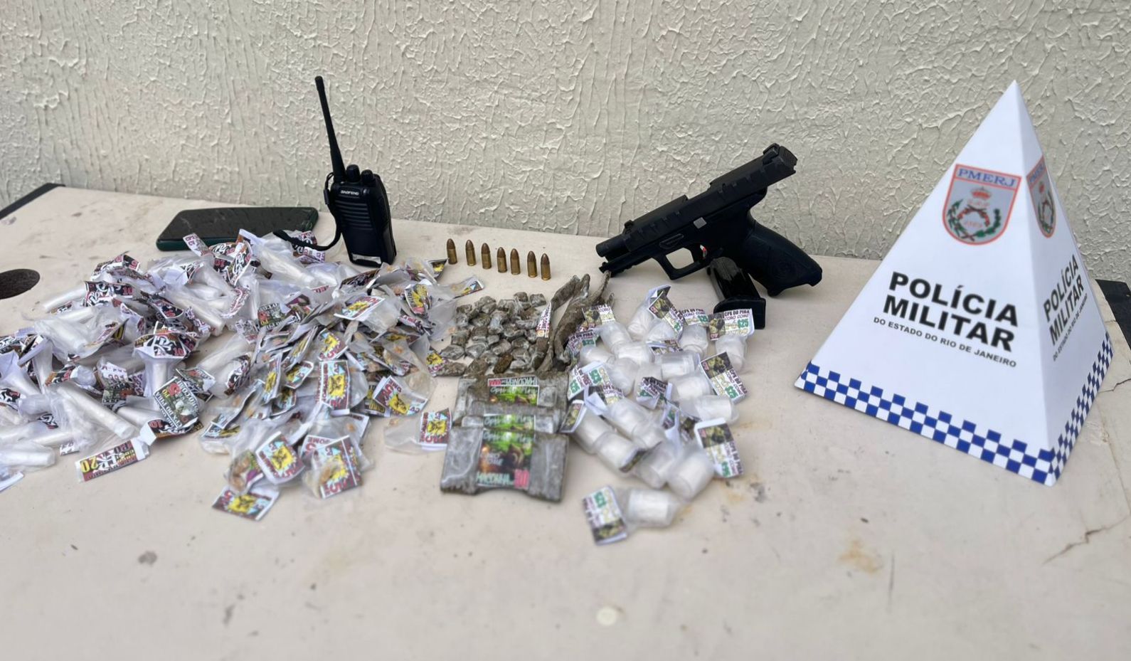 Operação do 7º BPM prende três suspeito de tráfico em São Gonçalo