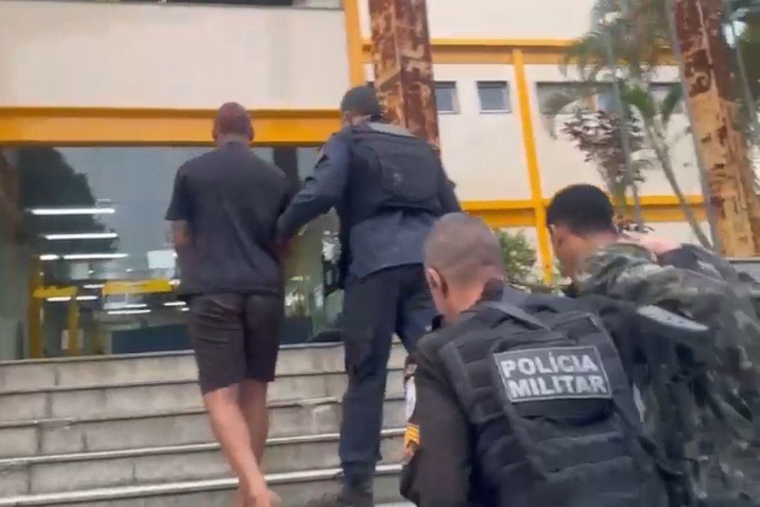 Dois suspeitos são presos por tráfico de drogas na comunidade do Bernardino, em Niterói