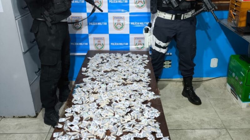 Policiais do Comando de Policiamento Rodoviário (CPRv) captura homem com mais de 700 pinos de cocaína