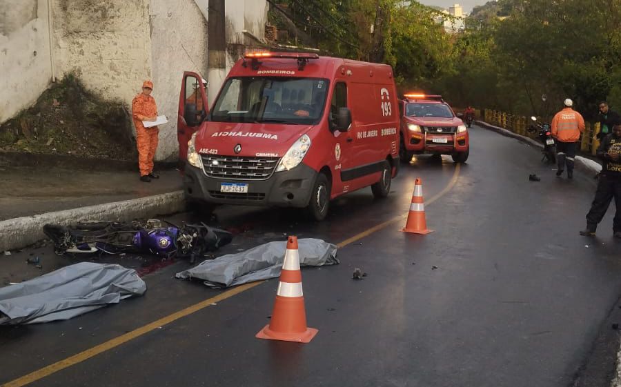 TRAGÉDIA NA GARGANTA | NITERÓI: Dois motociclistas morreram na hora