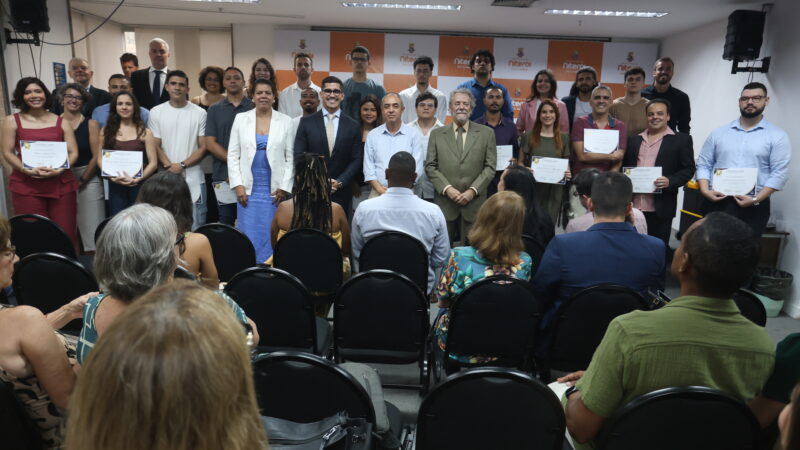 Prefeitura empossa aprovados no concurso da Niterói Prev