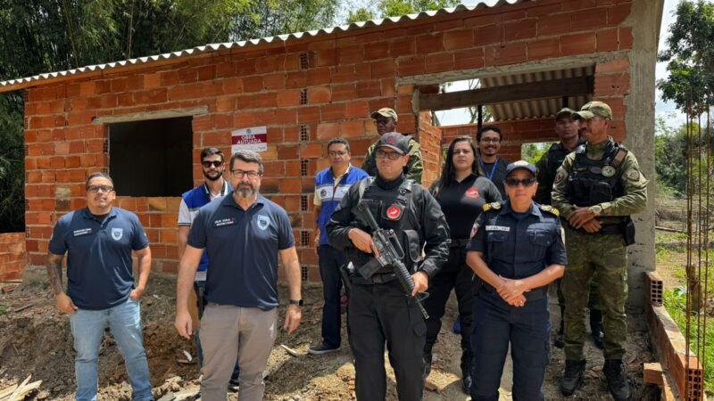 Prefeitura de Maricá embarga obra irregular durante operação conjunta com o Ministério Público