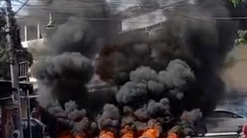 Operação do 7º BPM no Complexo da Alma apreende drogas e foragido,o tráfico reagiu com violência: Ergueram barricadas e atearam fogo nas principais vias.