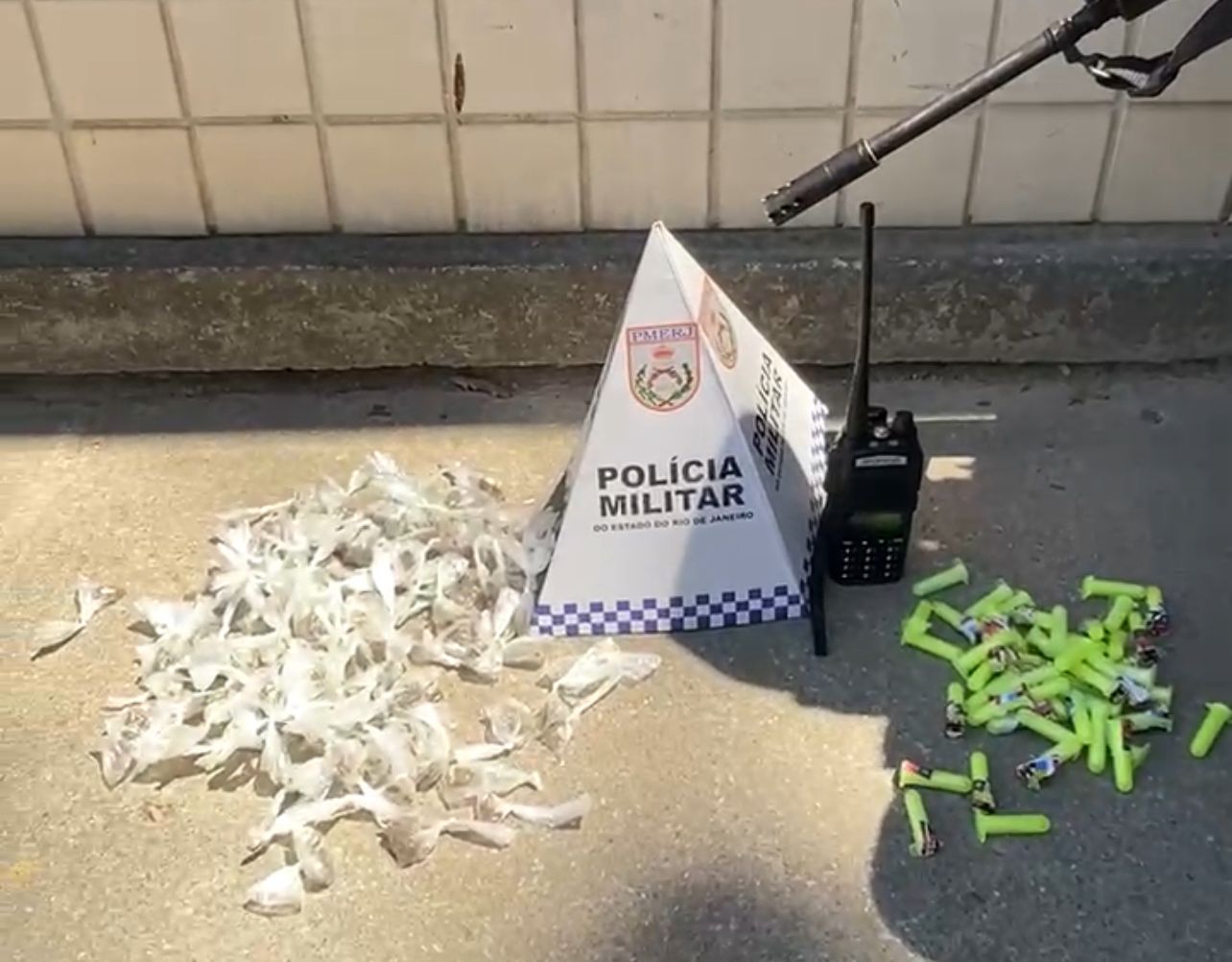 Operação do 7º BPM apreende drogas no Paraíso, em São Gonçalo