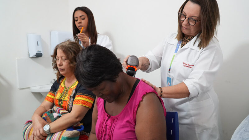 Espaço Rosa inova e oferece tratamento com auriculoterapia e relaxamento muscular