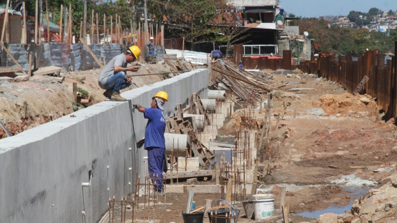 Obras na Praia das Pedrinhas seguem avançando