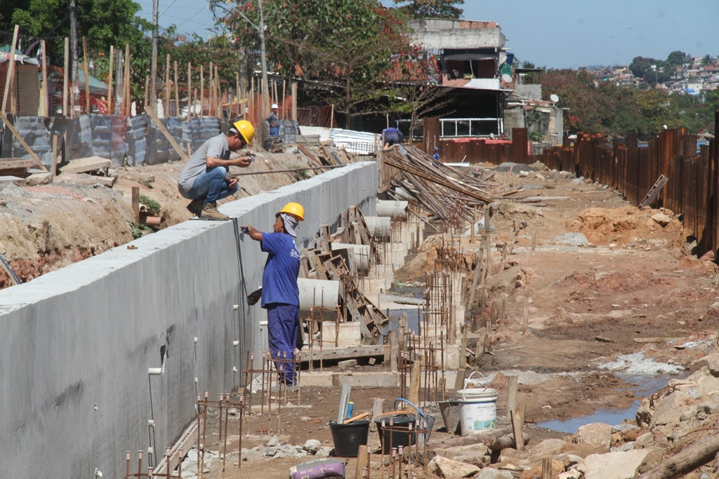 Obras na Praia das Pedrinhas seguem avançando