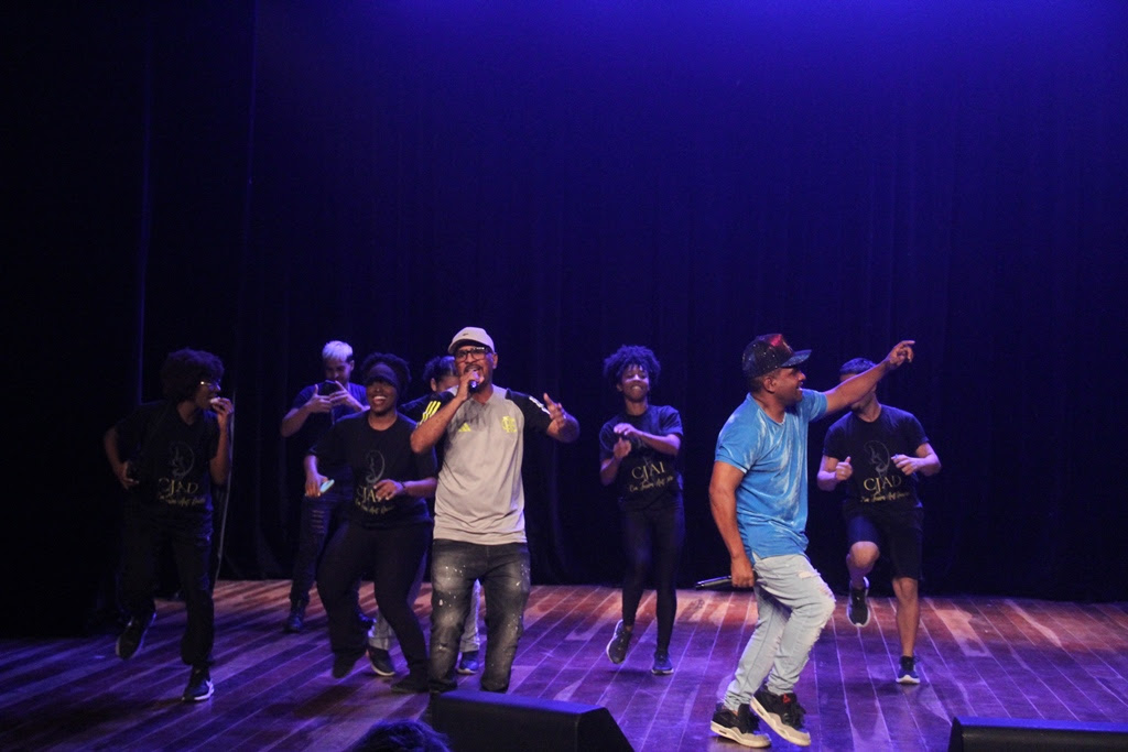 Teatro Municipal George Savalla Gomes celebra quatro anos com noite especial de arte e cultura