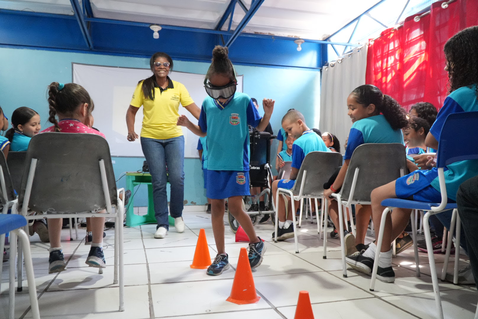 Alunos de escola municipal no Engenho Pequeno aprendem sobre regras de trânsito