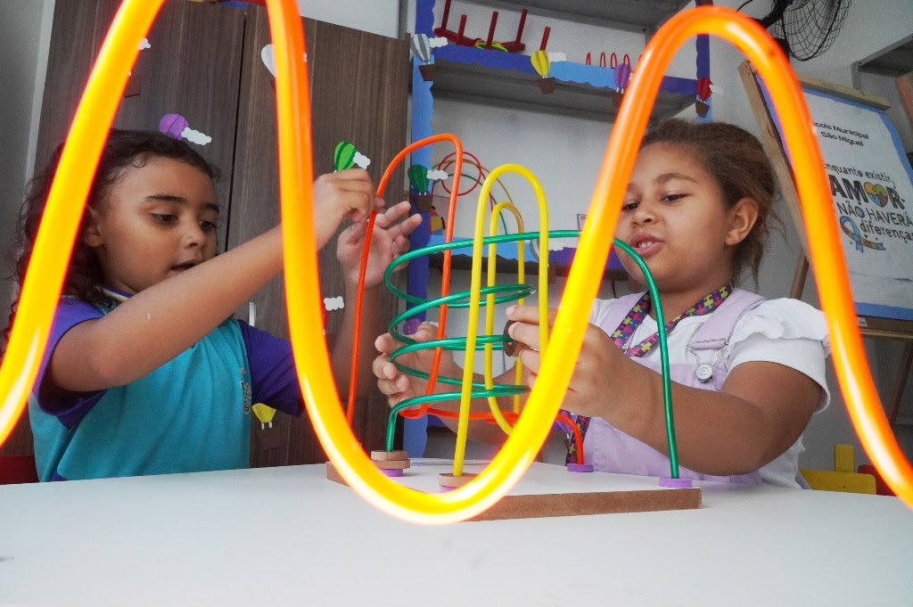 Educação entrega nova Sala de Recursos para alunos com deficiência