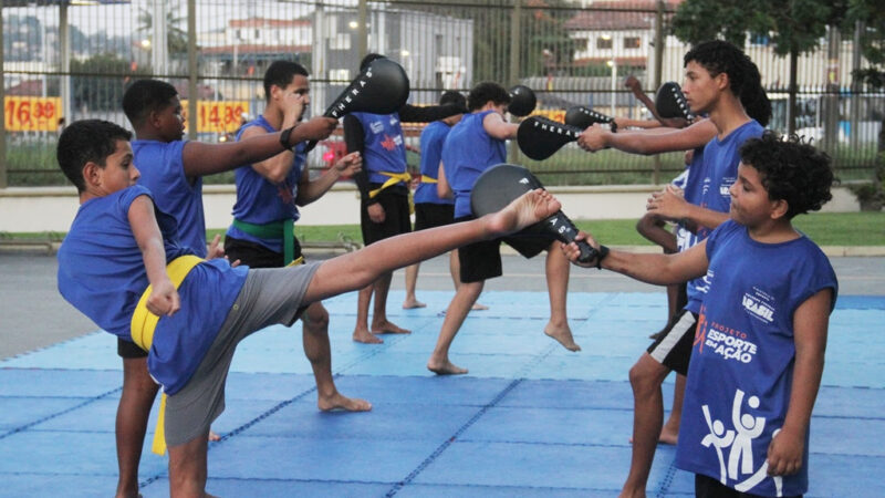 Projeto Esporte em Ação oferece aulas gratuitas de Kickboxing em São Gonçalo