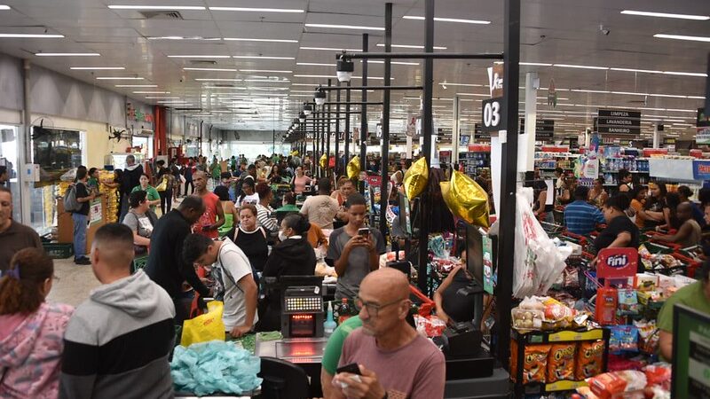 Prefeitura de Maricá e Banco Mumbuca fazem força-tarefa para tirar dúvidas sobre novo aplicativo