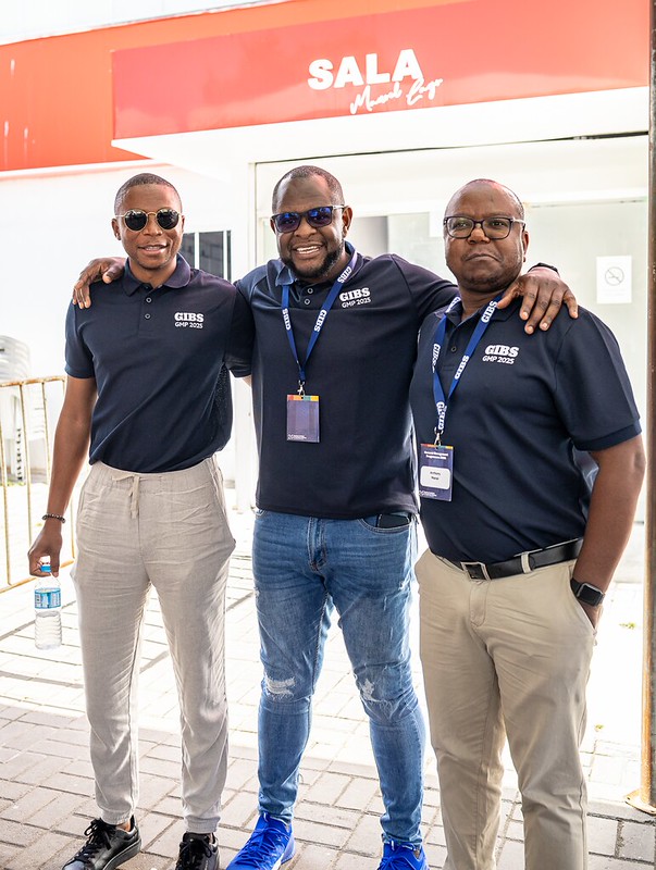 Comitiva de países africanos visita Maricá para conhecer Tarifa Zero, Moeda Social Mumbuca e potencial turístico do município