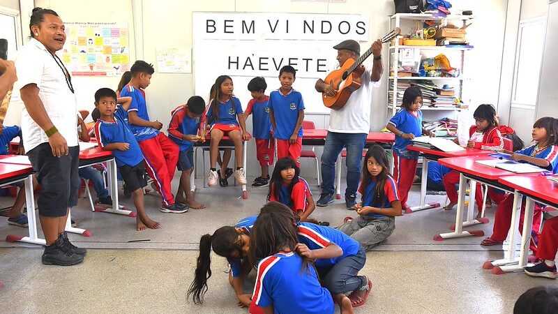 Prefeitura de Maricá inicia pré-programação do Festival Rio de Versos com poesia e música em escola indígena