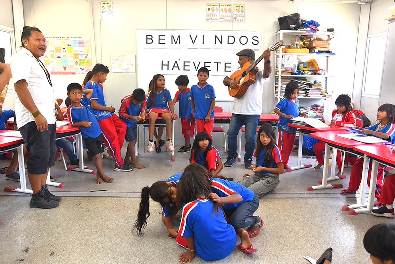 Prefeitura de Maricá inicia pré-programação do Festival Rio de Versos com poesia e música em escola indígena