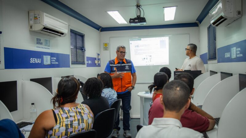 Aulas da Carreta-Escola da Firjan têm início em Itaboraí com cursos gratuitos na área de informática