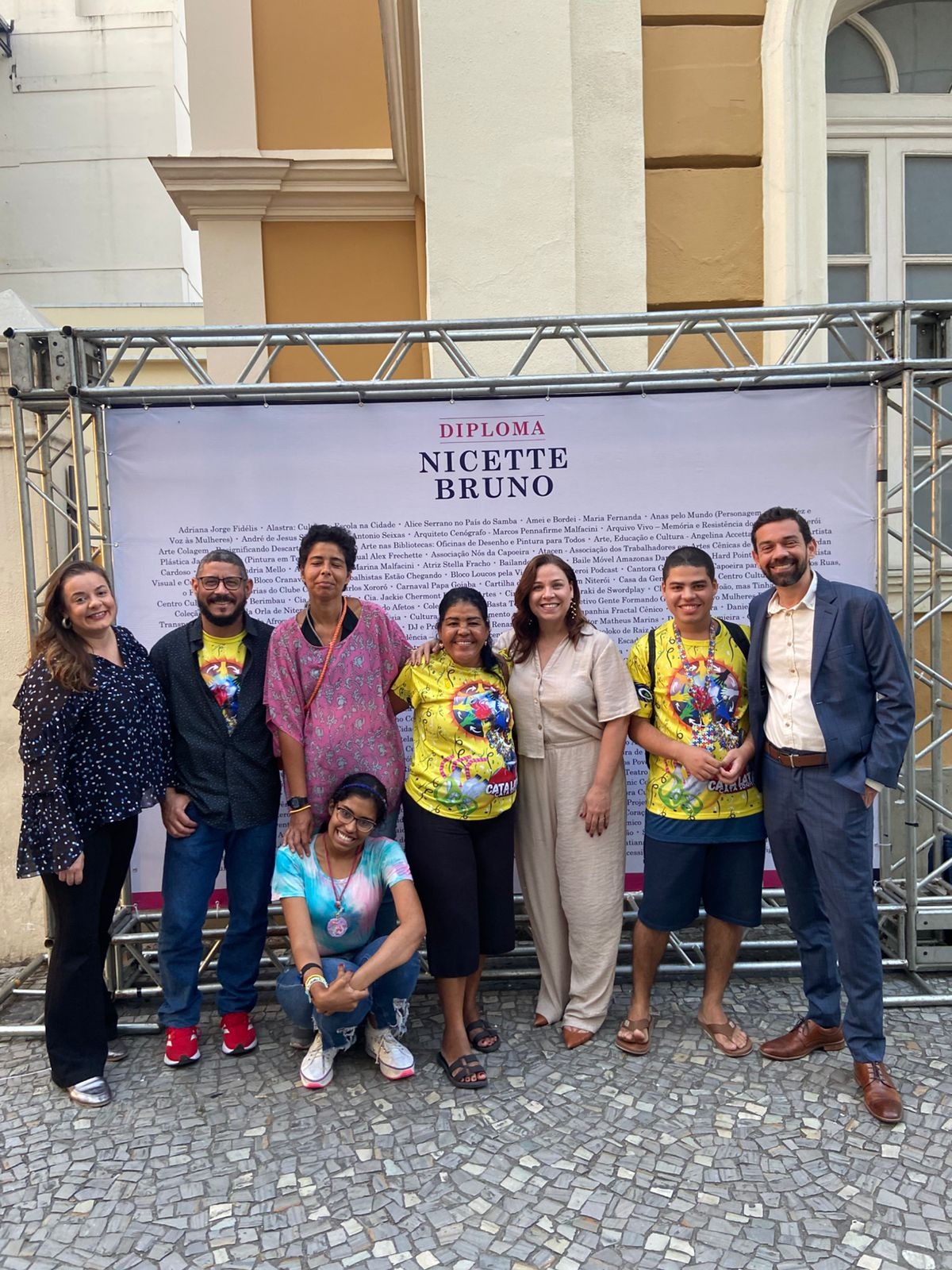 Bloco Loucos Pela Vida recebe Diploma Nicette Bruno de Cultura em solenidade no Teatro Municipal de Niterói
