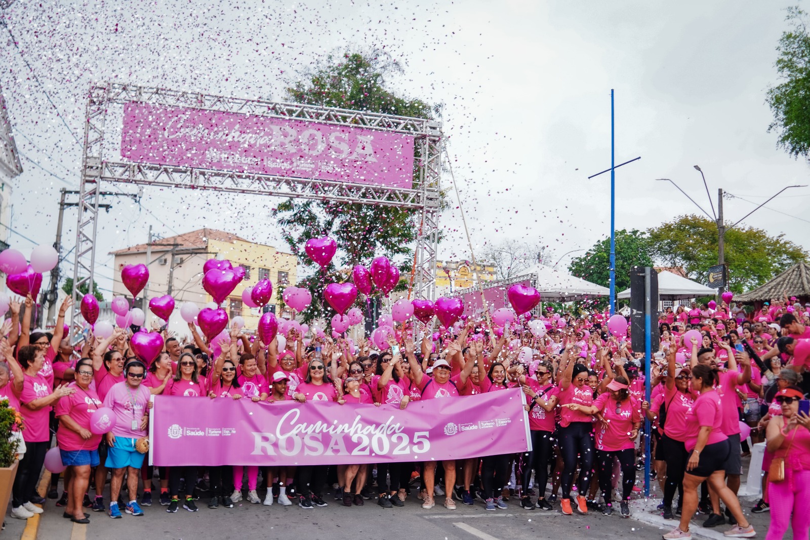Caminhada Rosa reúne milhares de pessoas em Itaboraí em ato de conscientização contra o câncer de mama