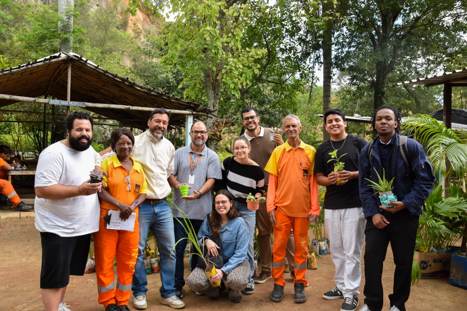 Companhia de Limpeza de Niterói recebe universitários para troca de experiências sobre sustentabilidade