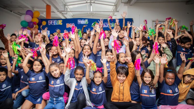 Dia das Crianças é celebrado com muita alegria na Escola Municipal Amélia Guimarães Fernandes, em Sambaetiba