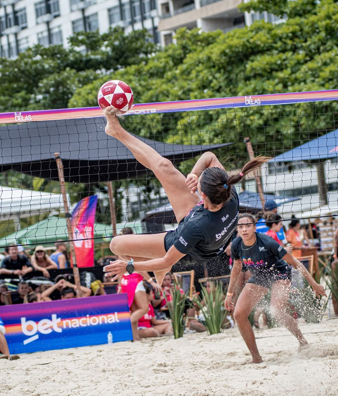 Futevôlei, força e representatividade: Circuito FutDELAS movimenta a Praia de Icaraí neste fim de semana