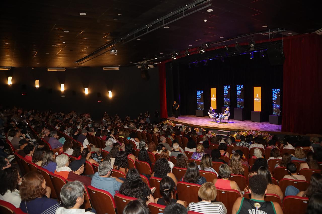FLIN encanta Niterói com vozes, cores e memórias: literatura une gerações no segundo dia do evento