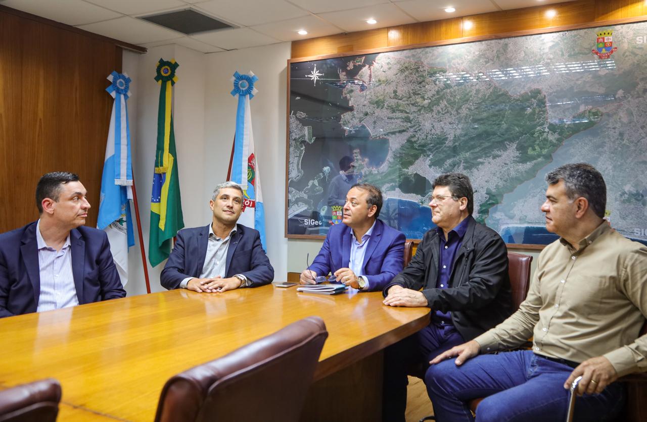 Prefeito de Niterói anuncia parceria com a Unilasalle e o Instituto Abel