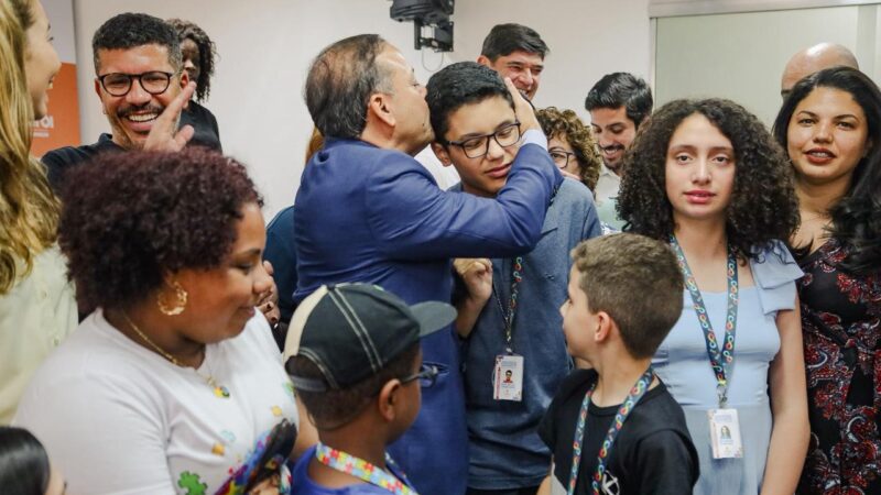 Prefeito Rodrigo Neves sanciona lei que cria programa para beneficiar pessoas com Transtorno do Espectro Autista (TEA)