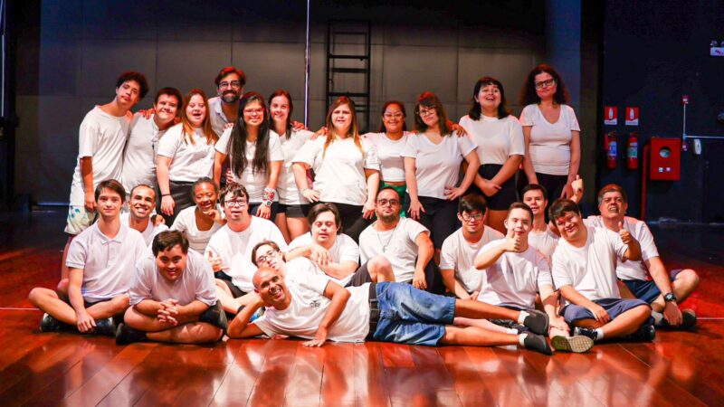 Espetáculo “O nome das coisas” celebra a força da linguagem e o protagonismo de pessoas com deficiência