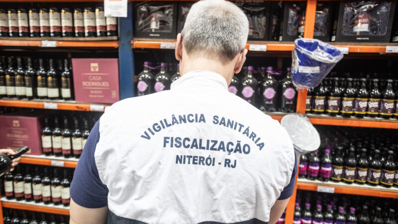 Prefeitura de Niterói intensifica fiscalização de bebidas alcoólicas para prevenir riscos à saúde da população