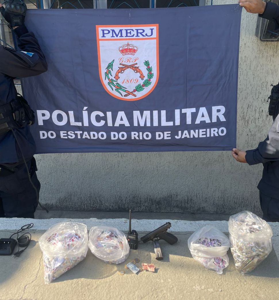 Polícias Militares do 7ºBPM, apreende arma e grande quantidade de drogas no bairro Amendoeira