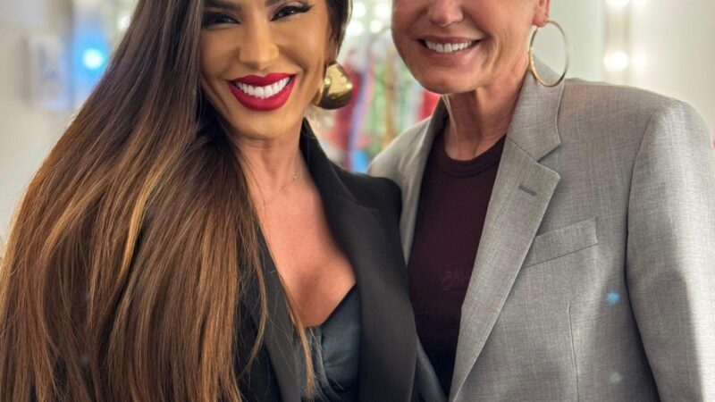 Andrea de Andrade brilha na estreia VIP de “Mudança de Hábito” ao lado de Xuxa Meneghel, Miguel Falabella, Nicole Bahls e Adriana Bombom