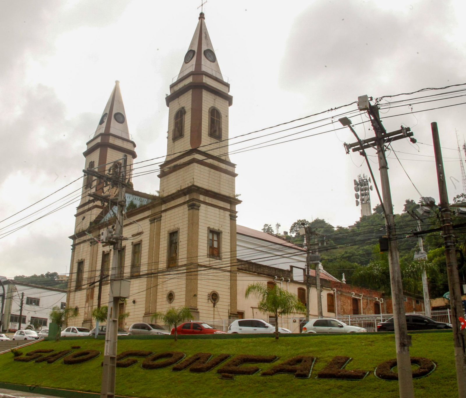 MULHER MORTA A TIROS É IDENTIFICADA EM SÃO GONÇALO