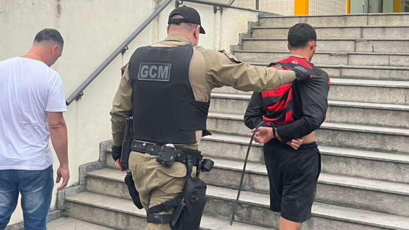 Guarda Municipal de Niterói impede linchamento após furto de celular no Largo do Barradas