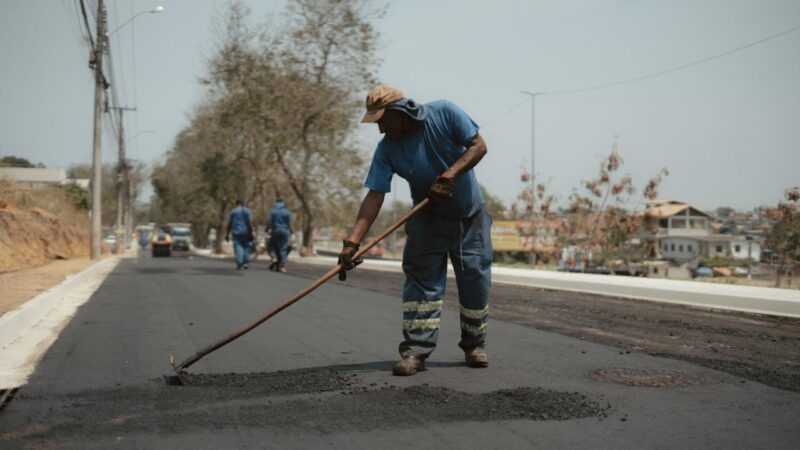 Itaboraí avança com obras de drenagem e pavimentação nos bairros Marambaia e Vila Brasil em parceria com o Governo do Estado